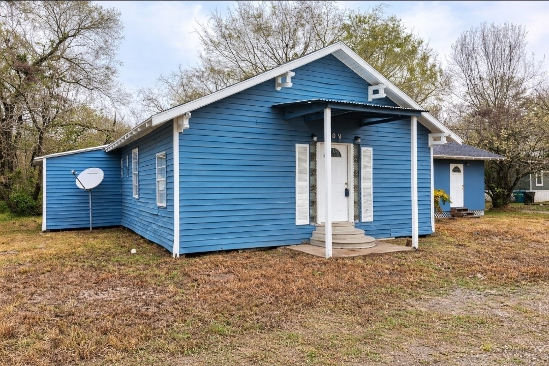 309 E Pine Daisetta, TX 77533 - Photo 23 of 23 a front view of a house with a yard