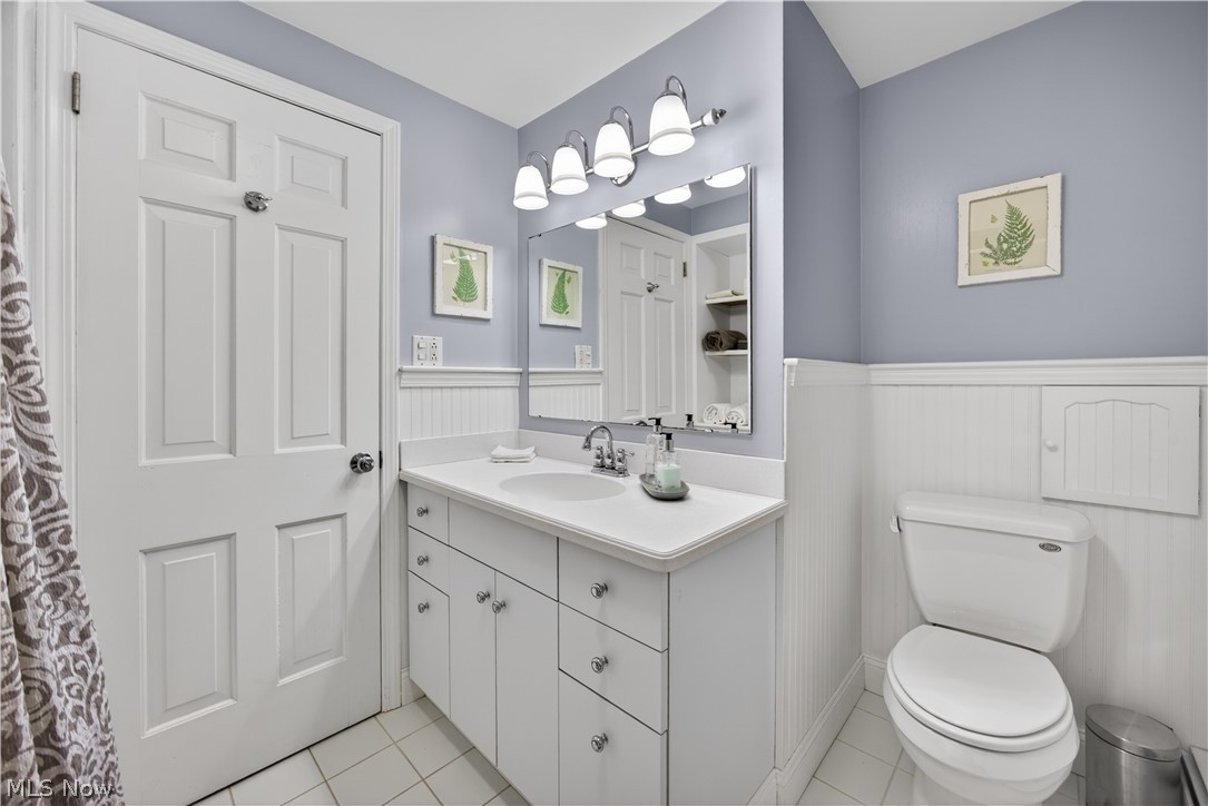 2069 Middleton Road Hudson, OH 44236 - Photo 31 of 42 The Main Bathroom