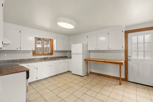 $3,300 | 10 Ernest Avenue, Quincy, MA 02169