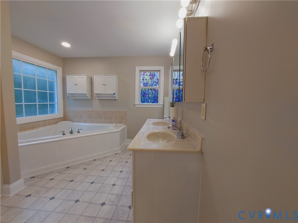 18313 Shiloh Church Road Beaverdam, VA 23015 - Photo 14 of 39 a bathroom with a sink and a bathtub