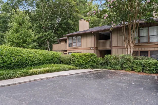 a view of a back yard of the house
