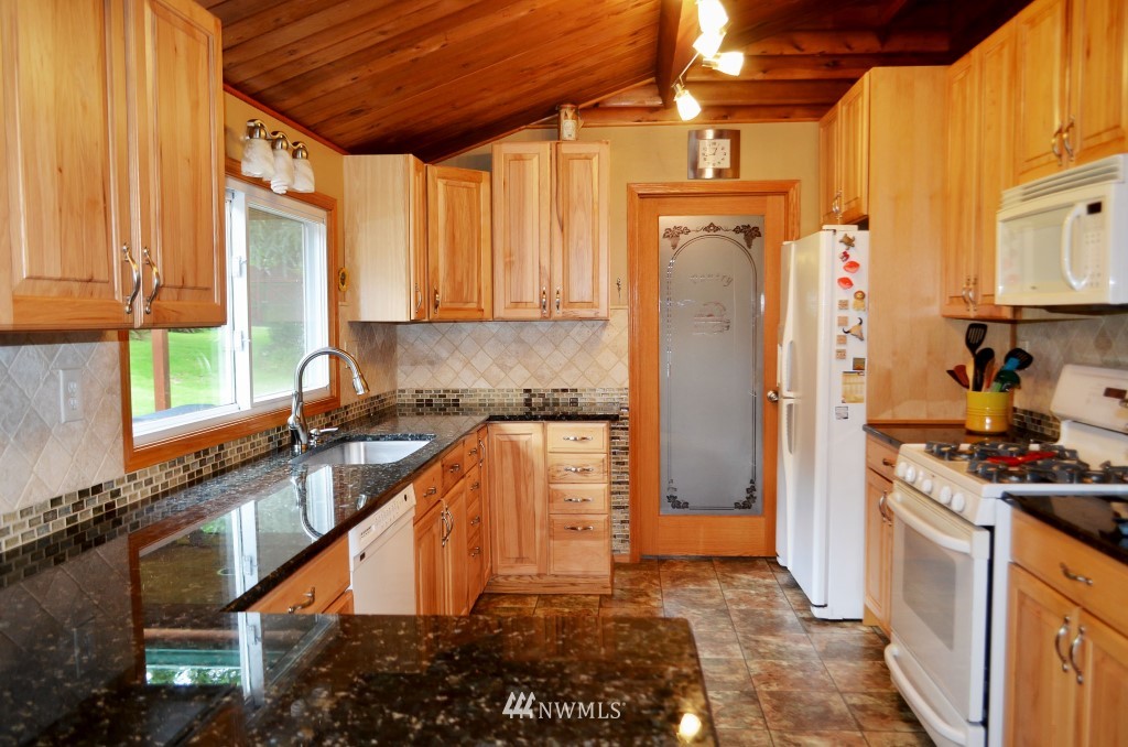 350-30 Gish Road Onalaska, WA 98570 - Photo 9 of 25 Gallery Image 9