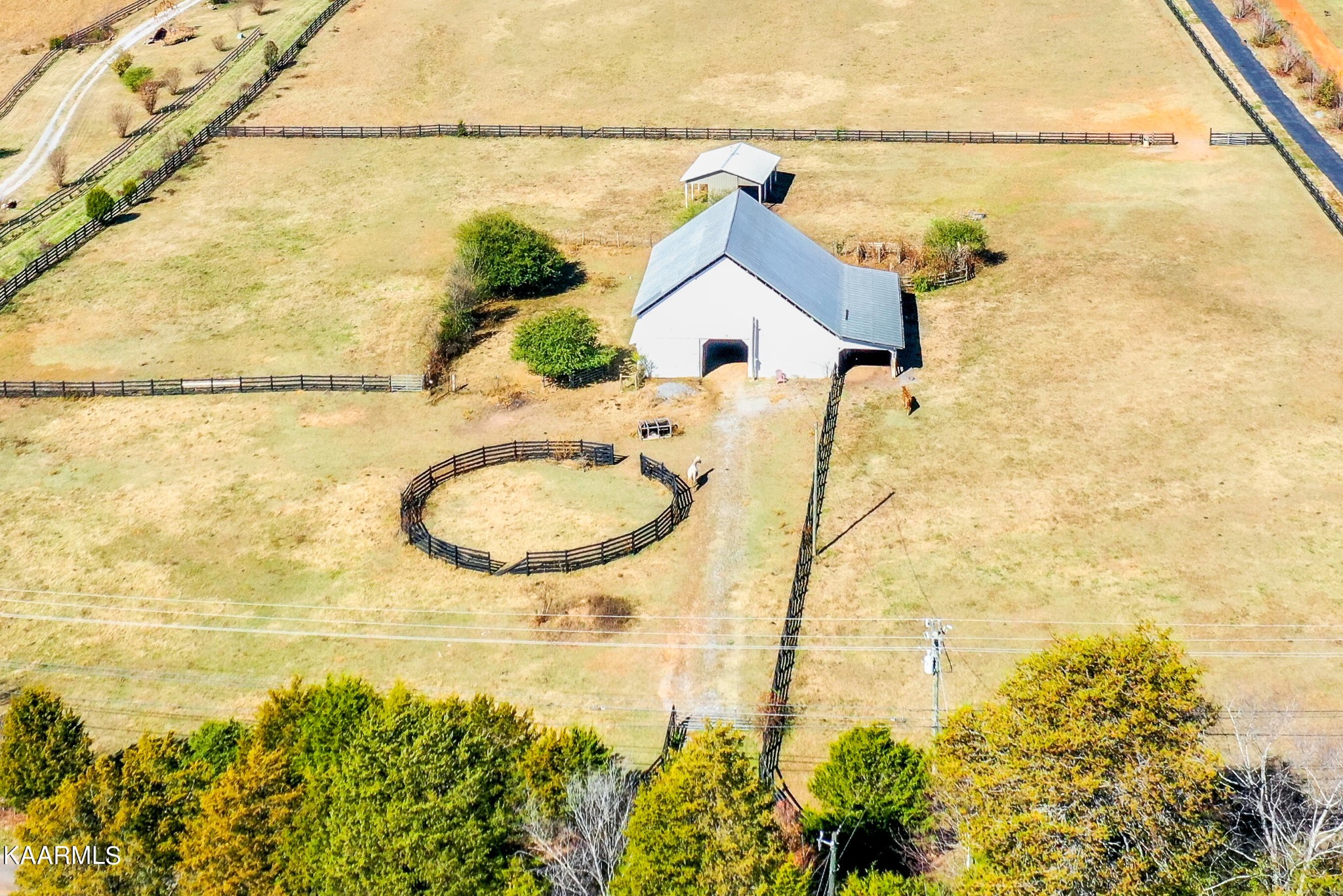 6069 Morganton Road Greenback, TN 37742 - Photo 17 of 60 a bathroom with a sink and mirror