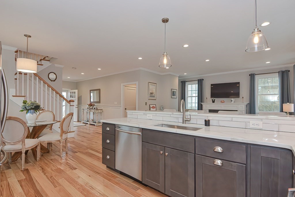 54 Oakhurst Road Hopkinton, MA 01748 - Photo 8 of 38 Gallery Image 8