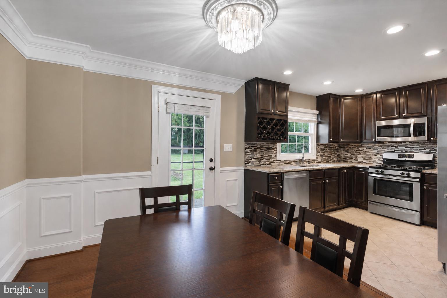 226 West Ash Road Sterling, VA 20164 - Photo 8 of 16 Dinning room