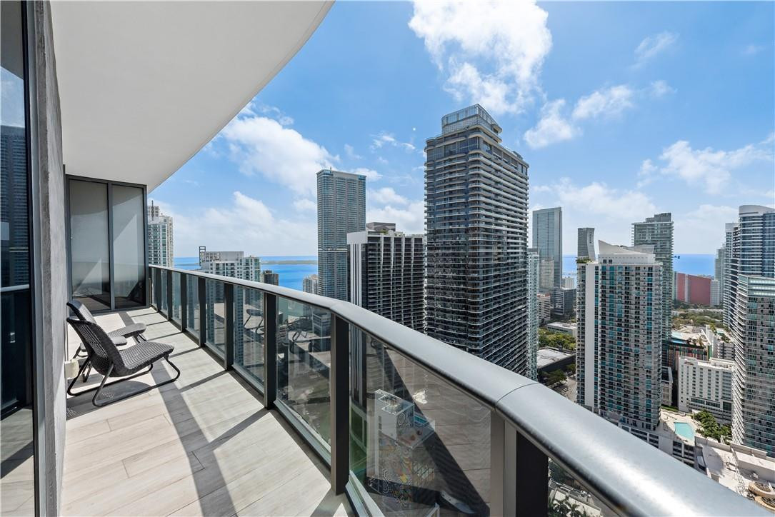 45 Southwest 9th Street, Unit 4406 Miami, FL 33130 - Photo 9 of 33 Photo 9