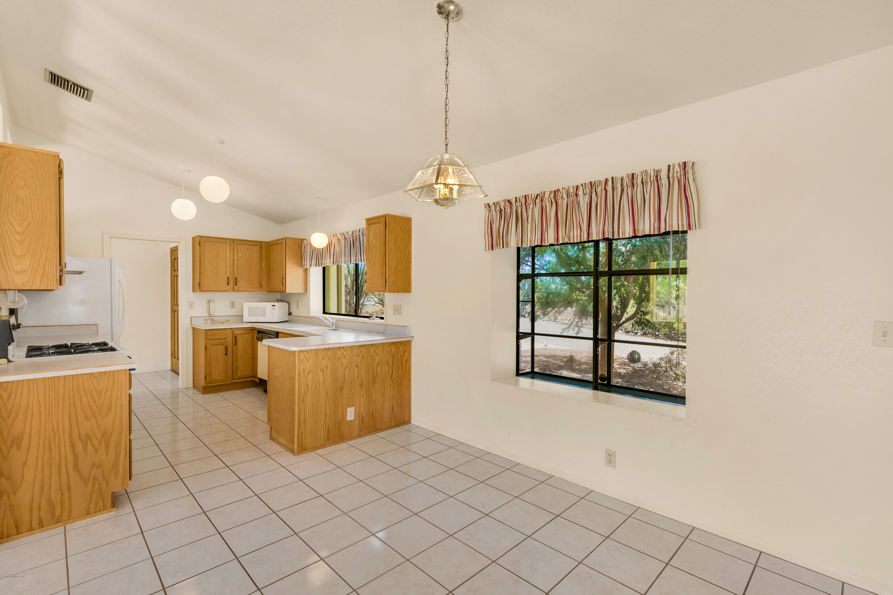 1070 West Panorama Road Tucson, AZ 85704 - Photo 12 of 24 Gallery Image 12