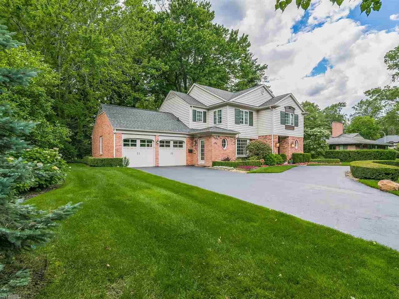 525 Shelden Road Grosse Pointe Shores, MI 48236 - Photo 2 of 51