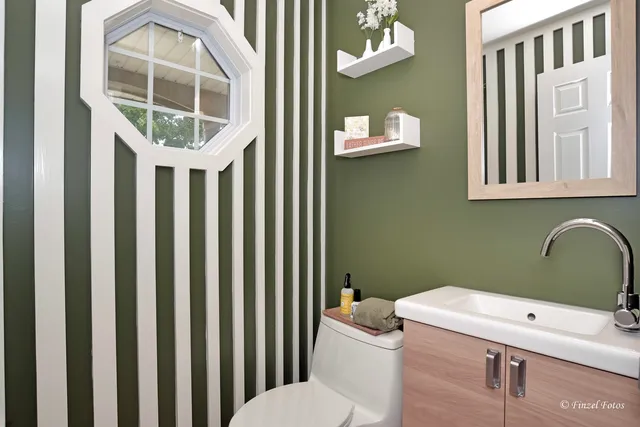 $450,000 | 2012 Spring Creek Lane, McHenry, IL 60050