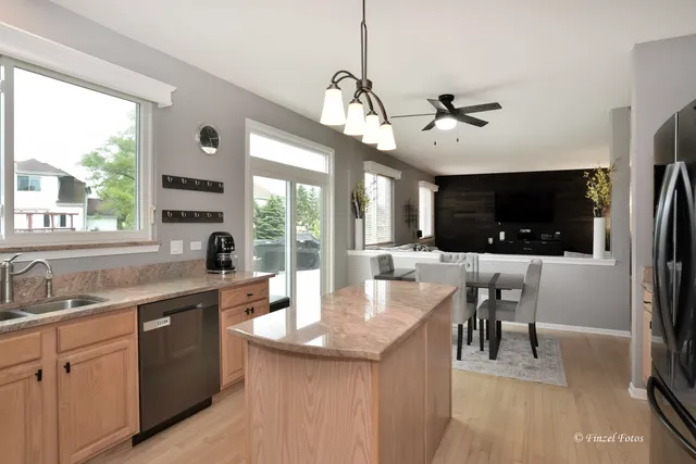 $450,000 | 2012 Spring Creek Lane, McHenry, IL 60050