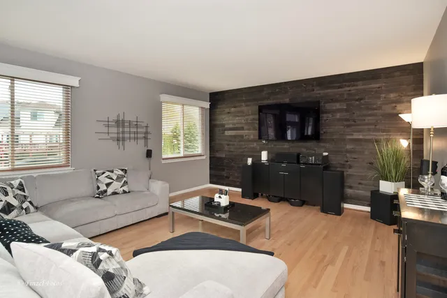 $450,000 | 2012 Spring Creek Lane, McHenry, IL 60050