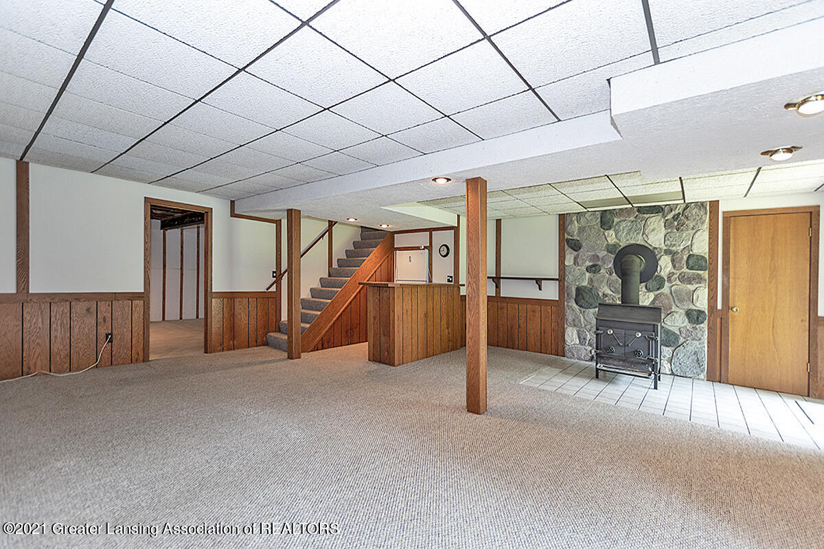 1839 Arch Road Eaton Rapids, MI 48827 - Photo 16 of 30 Family Room