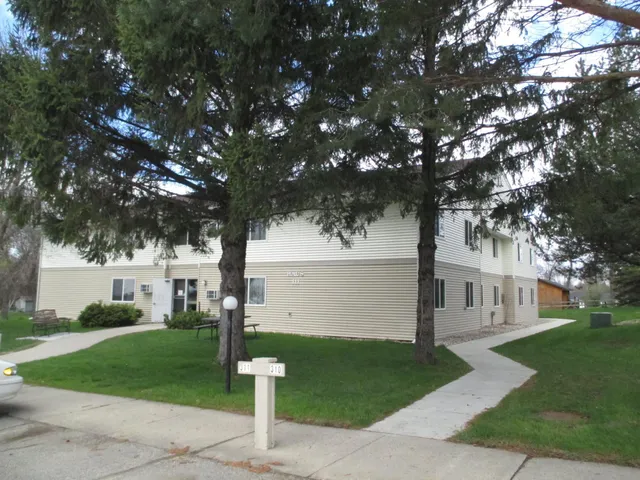 $523 | 507 Division Street North, Unit 211, Clara City, MN 56222