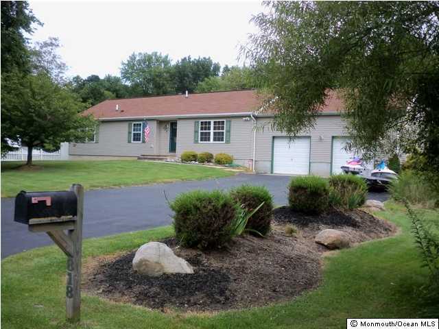 818 Wright Debow Road Jackson, NJ 08527 - Photo 1 of 3 Primary Photo