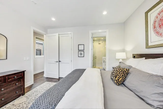 $4,300 | 1057 North Winchester Avenue, Unit 2, Chicago, IL 60622