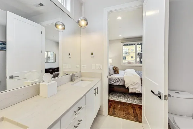 $4,300 | 1057 North Winchester Avenue, Unit 2, Chicago, IL 60622