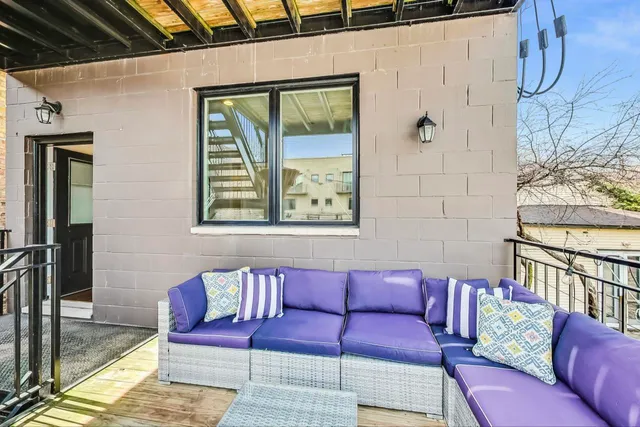 $4,300 | 1057 North Winchester Avenue, Unit 2, Chicago, IL 60622