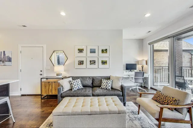 $4,300 | 1057 North Winchester Avenue, Unit 2, Chicago, IL 60622