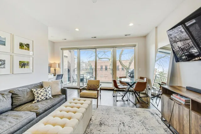 $4,300 | 1057 North Winchester Avenue, Unit 2, Chicago, IL 60622