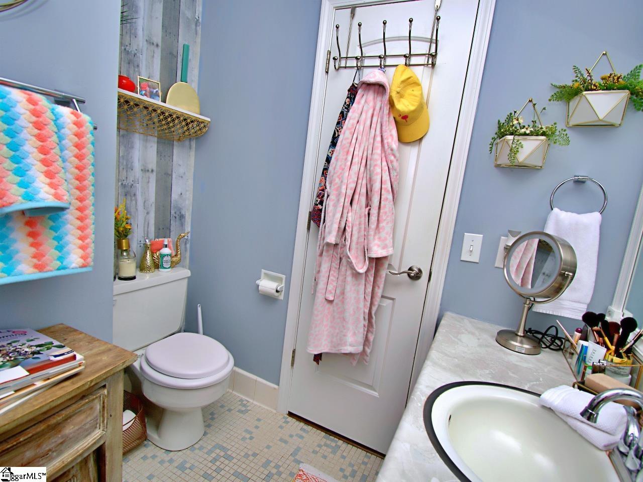 700 West Lee Road Taylors, SC 29687 - Photo 15 of 27 Gallery Image 15