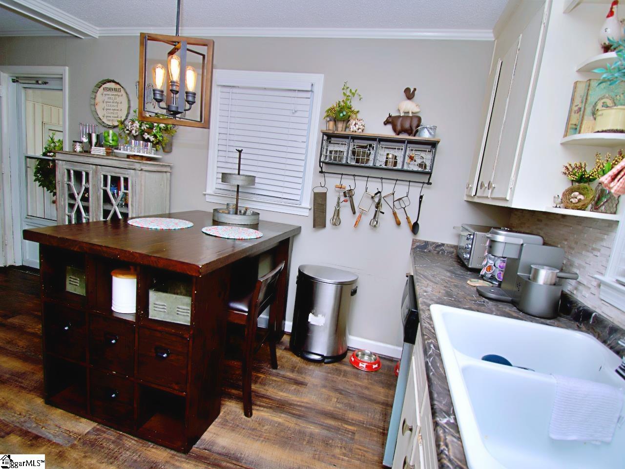 700 West Lee Road Taylors, SC 29687 - Photo 4 of 27 Gallery Image 4