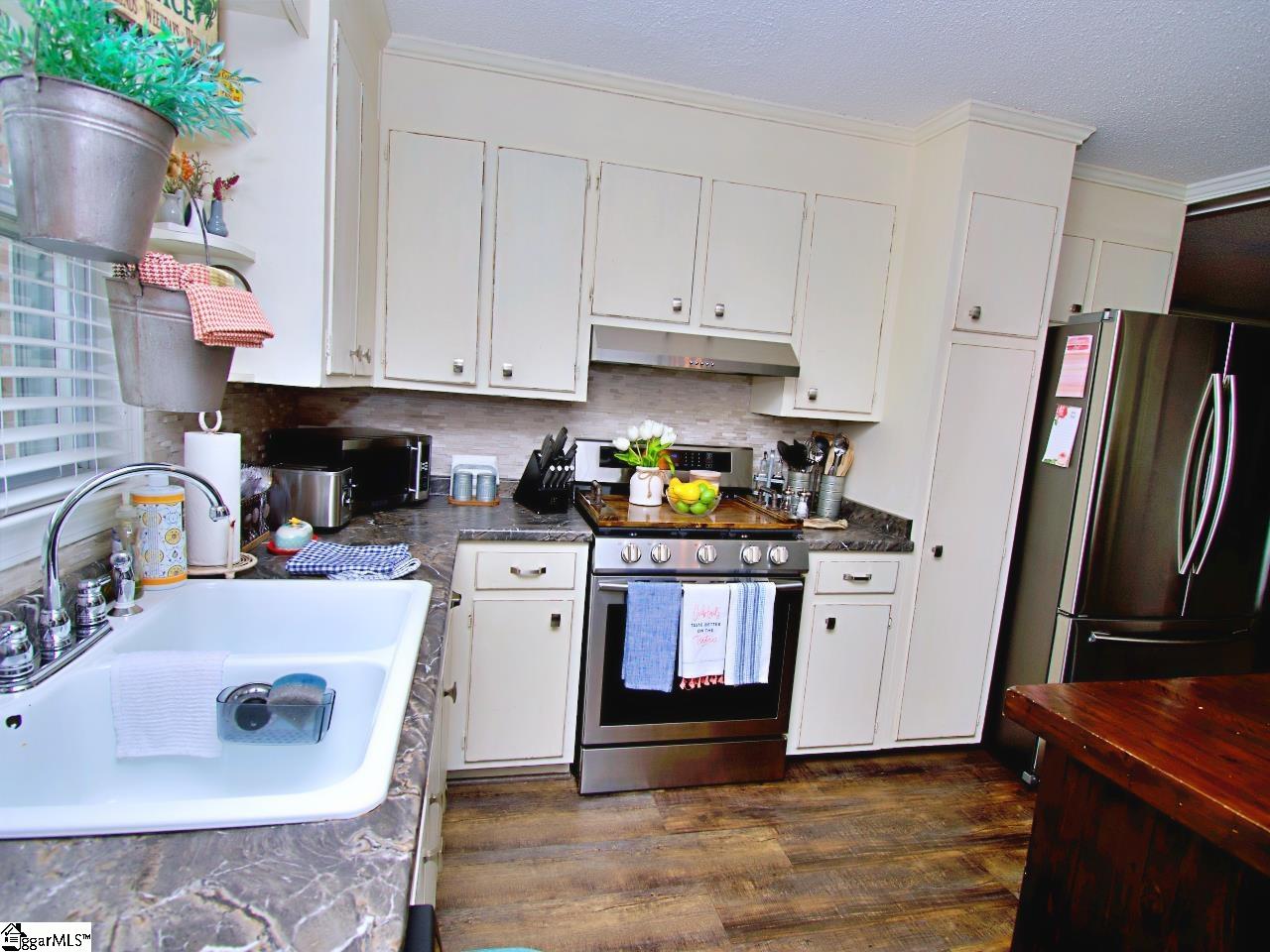 700 West Lee Road Taylors, SC 29687 - Photo 5 of 27 Gallery Image 5