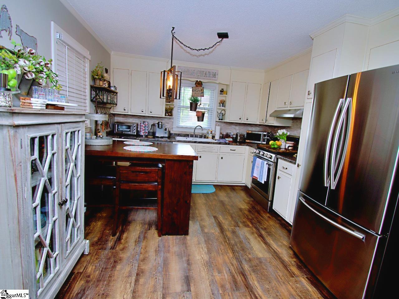 700 West Lee Road Taylors, SC 29687 - Photo 6 of 27 Gallery Image 6