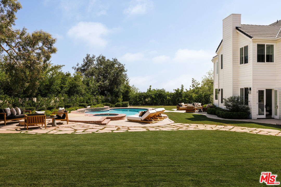 24049 Chestnut Way Calabasas, CA 91302 - Photo 33 of 37