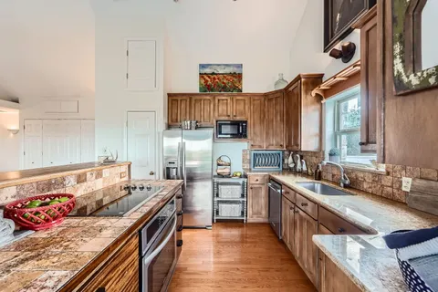 $699,990 | 8132 Breeze Way, Jonestown, TX 78645