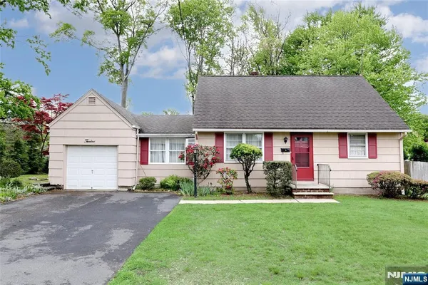 $499,000 | 12 Beverly Lane, Waldwick, NJ 07463