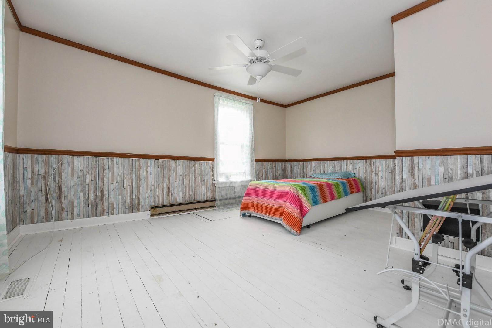 12512 Rockdale Road Clear Spring, MD 21722 - Photo 26 of 31 a living room with furniture