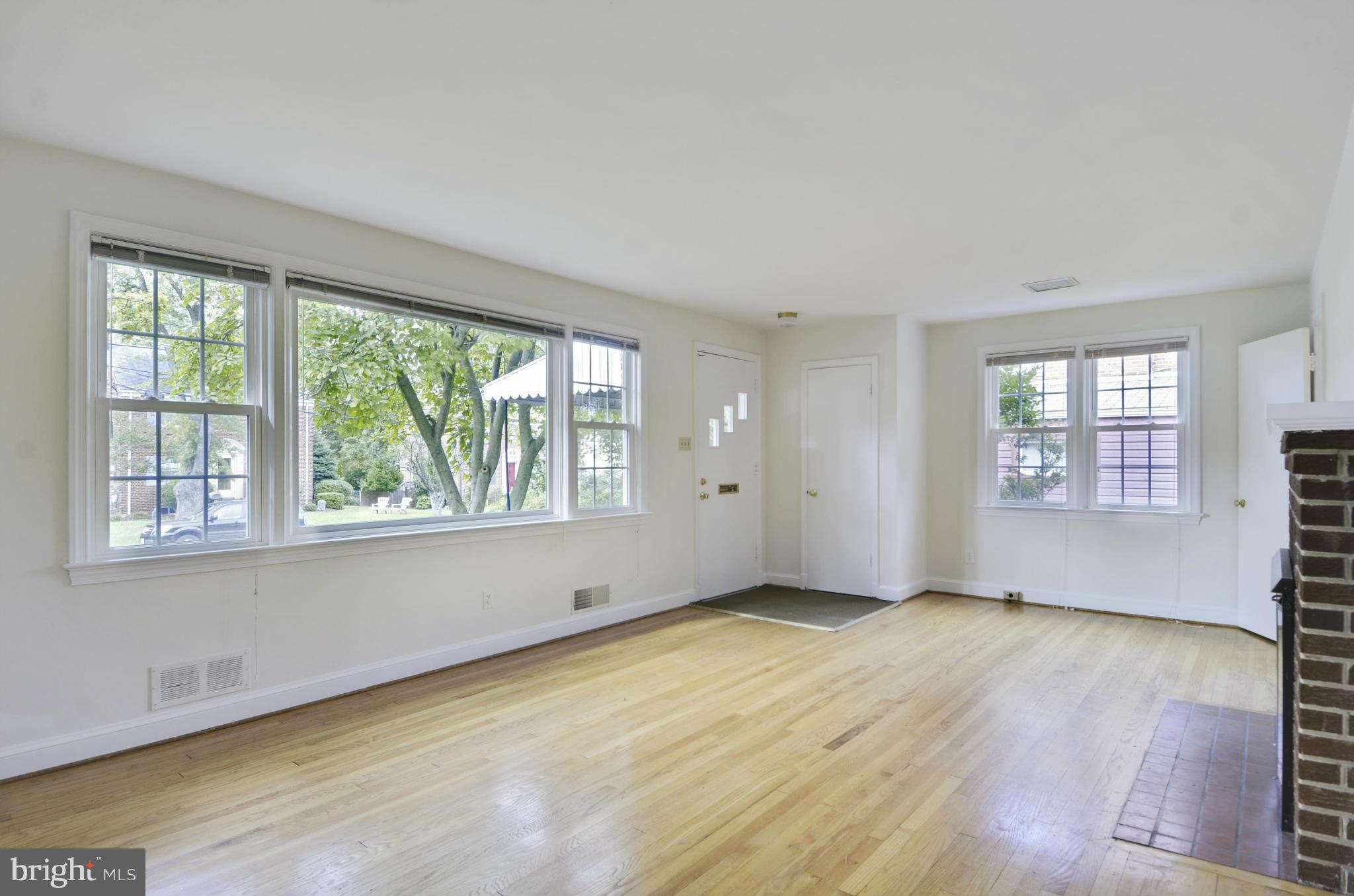 10013 Reddick Drive Silver Spring, MD 20901 - Photo 5 of 30 Living Room