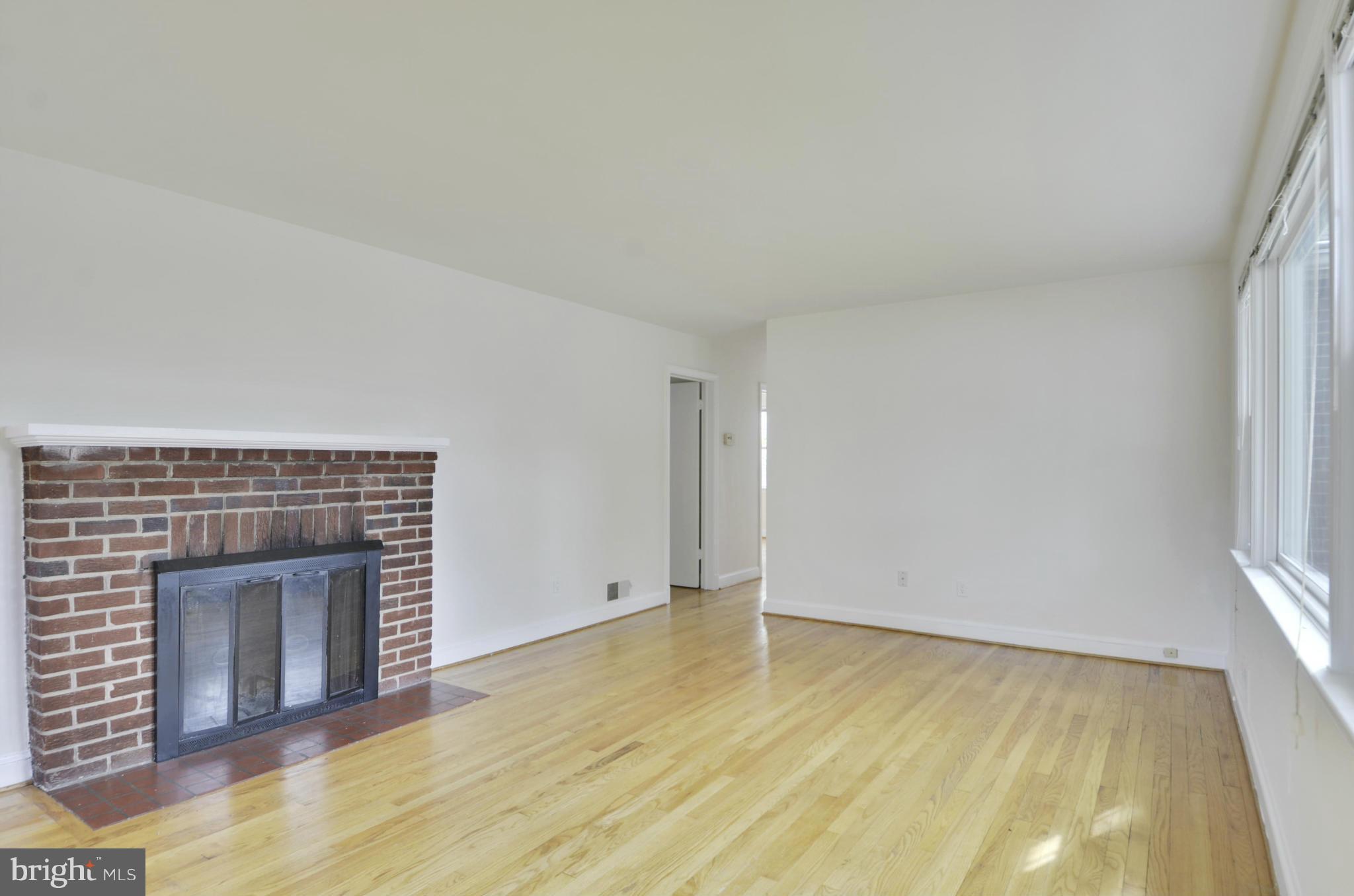 10013 Reddick Drive Silver Spring, MD 20901 - Photo 6 of 30 Living Room