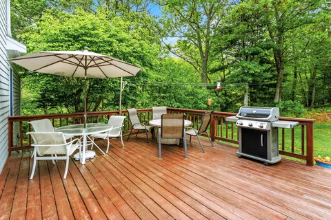 $1,050,000 | 103 Falling Leaf Lane, Osterville, MA 02655