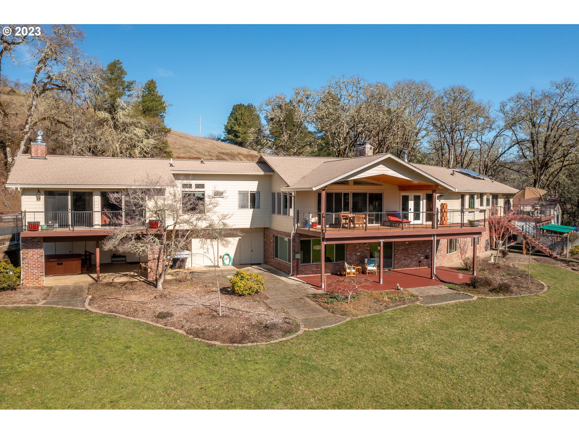15417 North Bank Road Roseburg, OR 97470 - Photo 3 of 41 Gallery Image 3