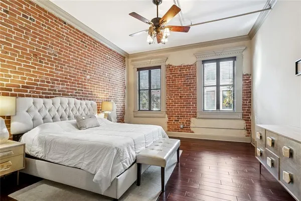 $4,000 | 431 Gravier Street, Unit 2, New Orleans, LA 70130