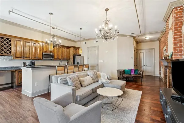 $4,000 | 431 Gravier Street, Unit 2, New Orleans, LA 70130