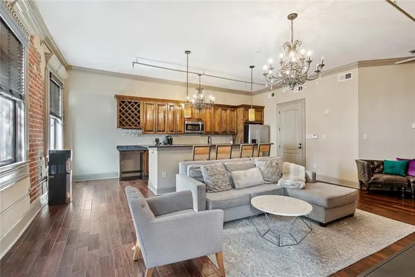 $4,000 | 431 Gravier Street, Unit 2, New Orleans, LA 70130