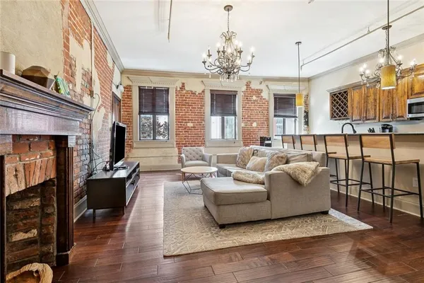 $4,000 | 431 Gravier Street, Unit 2, New Orleans, LA 70130