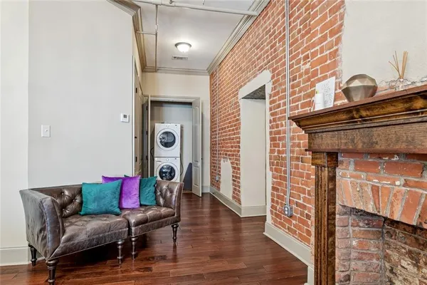 $4,000 | 431 Gravier Street, Unit 2, New Orleans, LA 70130