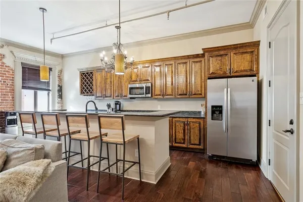 $4,000 | 431 Gravier Street, Unit 2, New Orleans, LA 70130