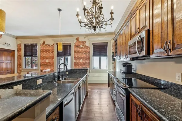 $4,000 | 431 Gravier Street, Unit 2, New Orleans, LA 70130