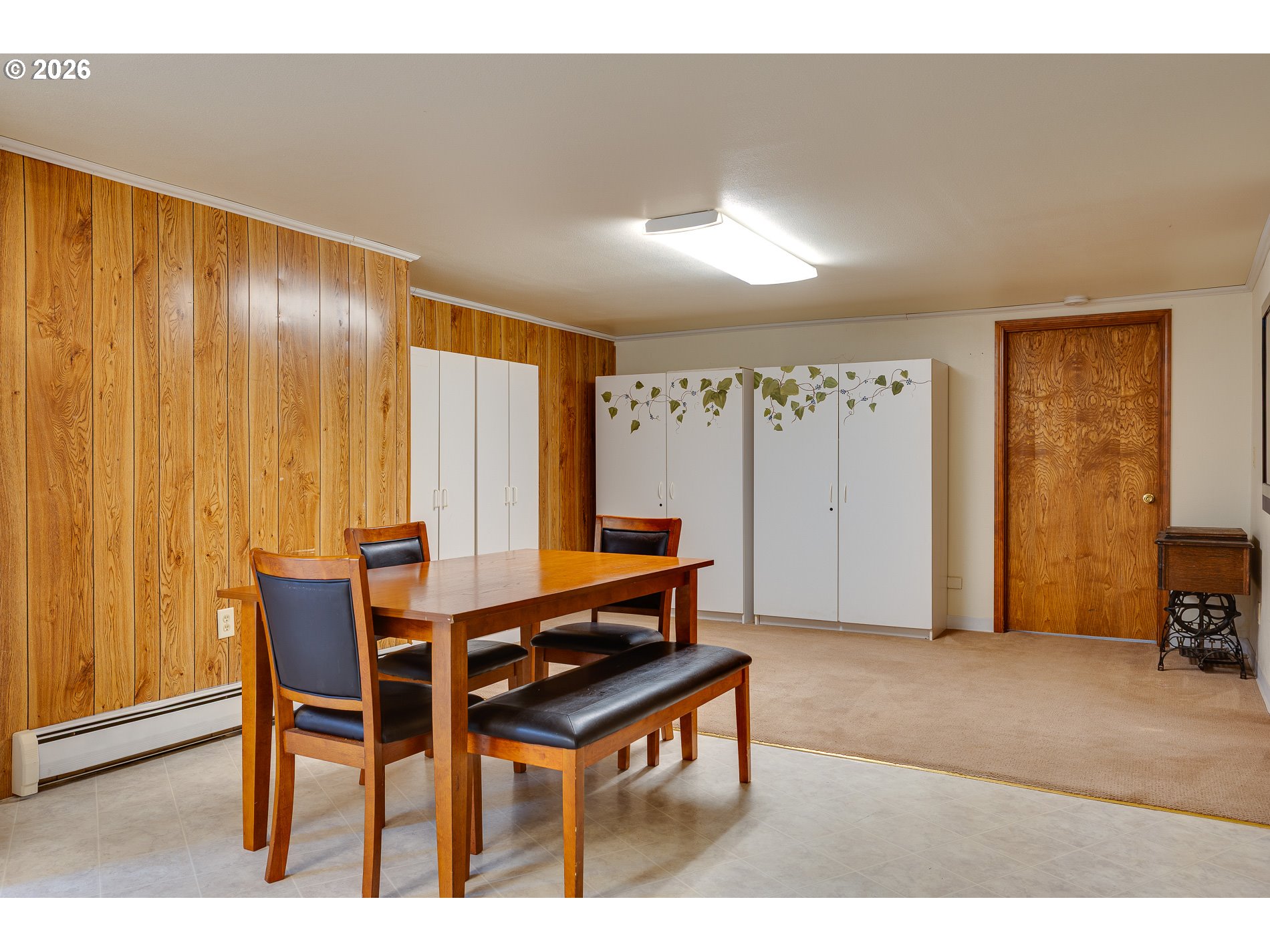 27572 South Kinzy Road Estacada, OR 97023 - Photo 22 of 47 a living room with furniture