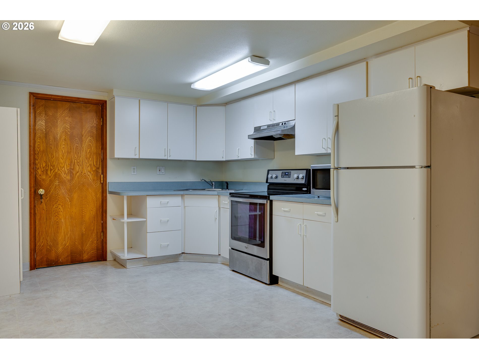 27572 South Kinzy Road Estacada, OR 97023 - Photo 25 of 47 a kitchen with a refrigerator stove and a sink