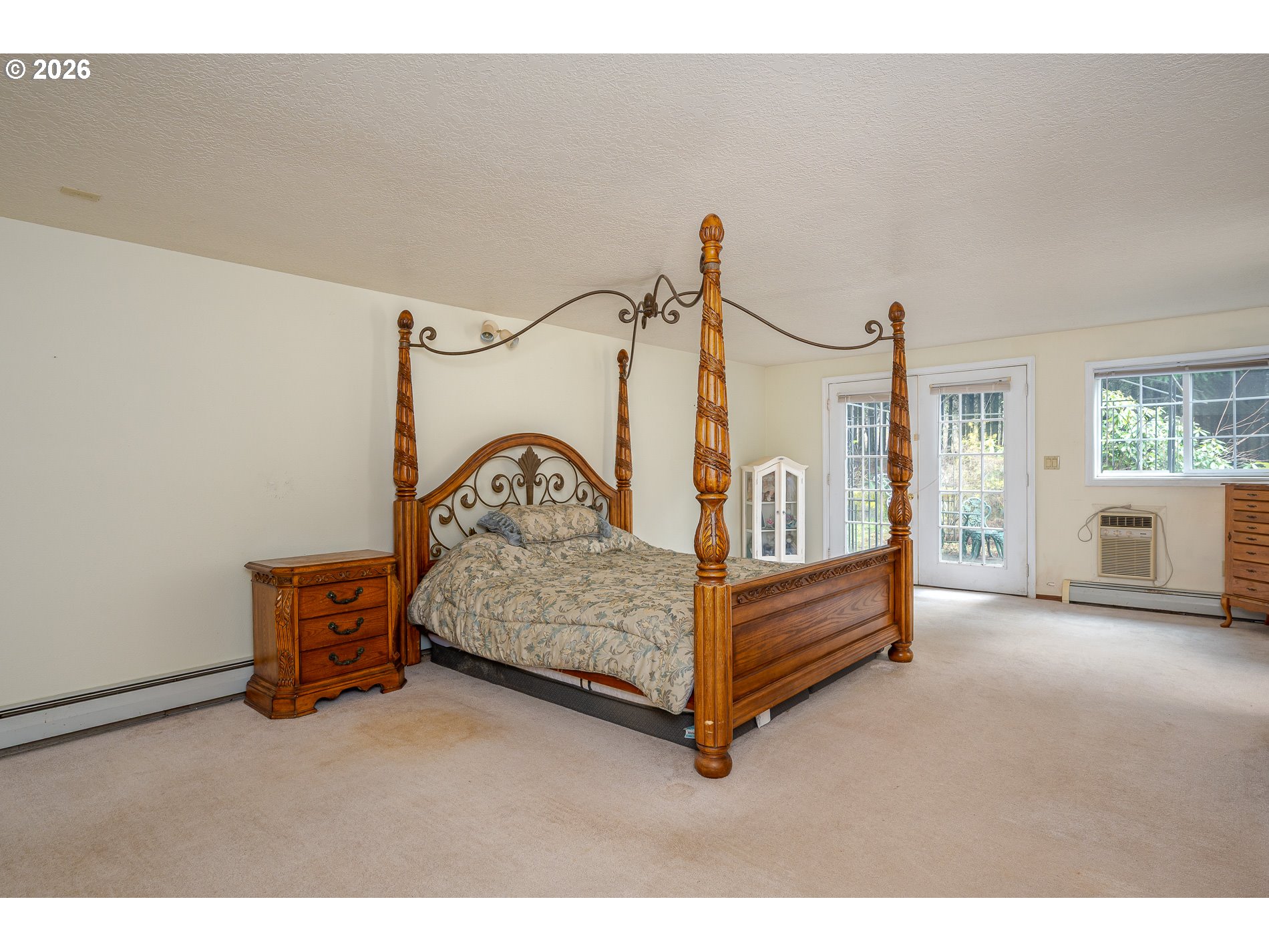 27572 South Kinzy Road Estacada, OR 97023 - Photo 28 of 47 a bedroom with a bed and a mirror