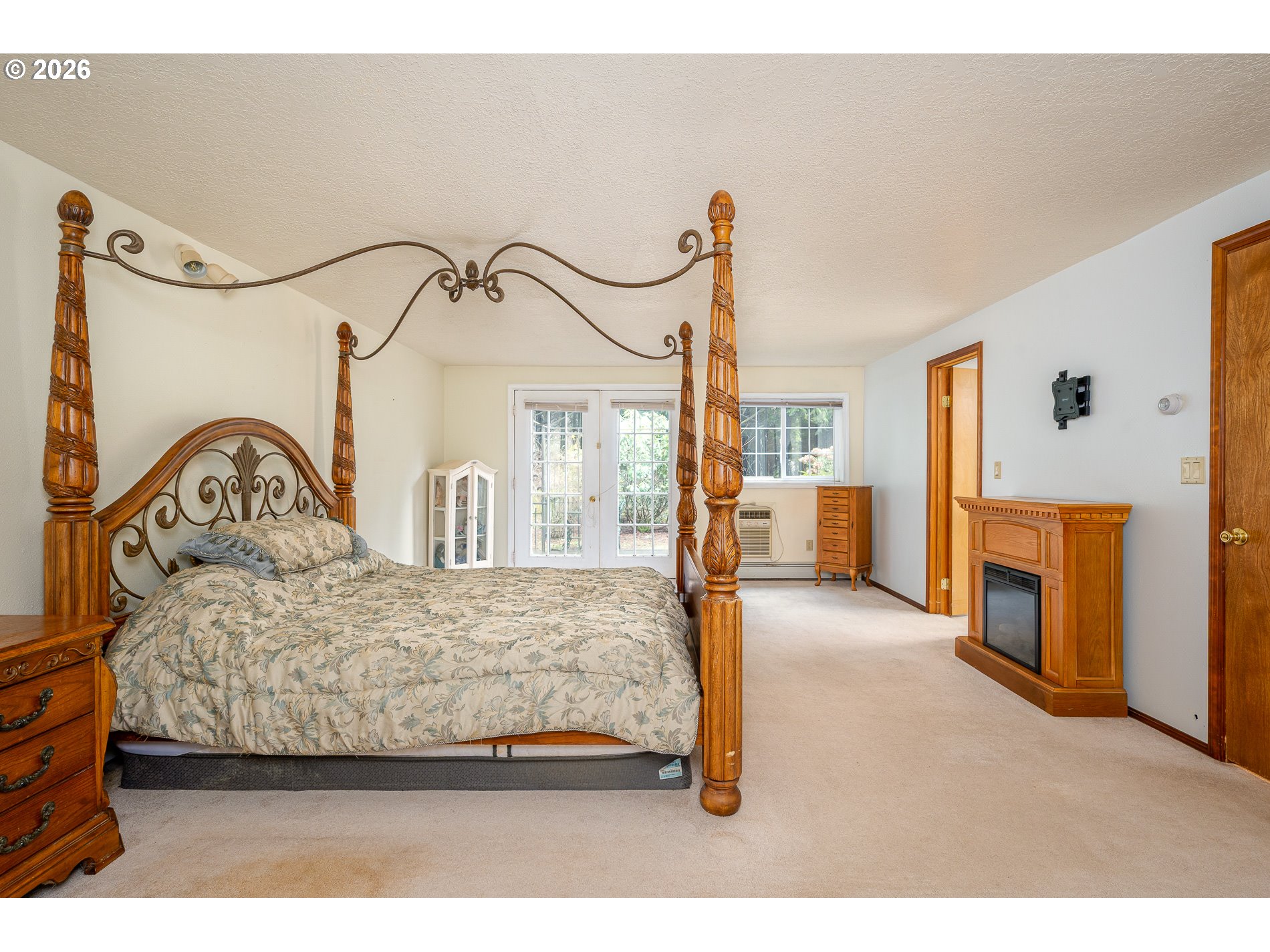 27572 South Kinzy Road Estacada, OR 97023 - Photo 29 of 47 a living room with a bed furniture and a fireplace
