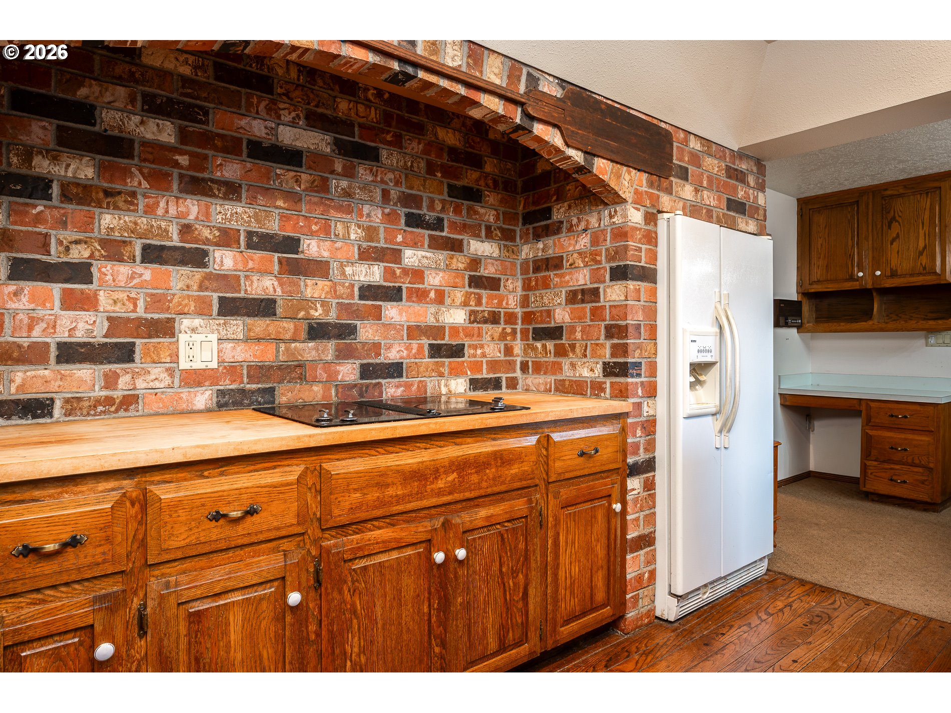 27572 South Kinzy Road Estacada, OR 97023 - Photo 10 of 47 a kitchen with a sink and cabinets