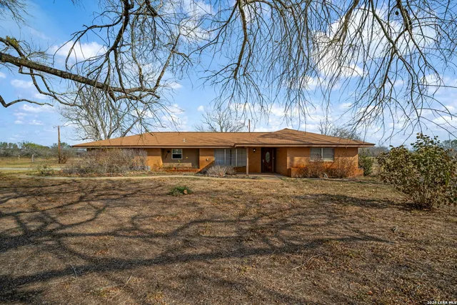 $375,000 | 7414 Highway 281, Pleasanton, TX 78064