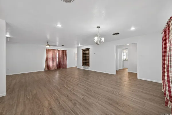 $365,000 | 7414 Highway 281, Pleasanton, TX 78064