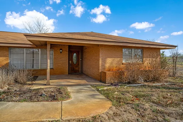 $365,000 | 7414 Highway 281, Pleasanton, TX 78064